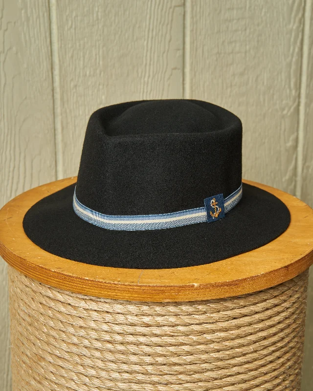 Stylish felt hat with modern brim curve -The Crusher