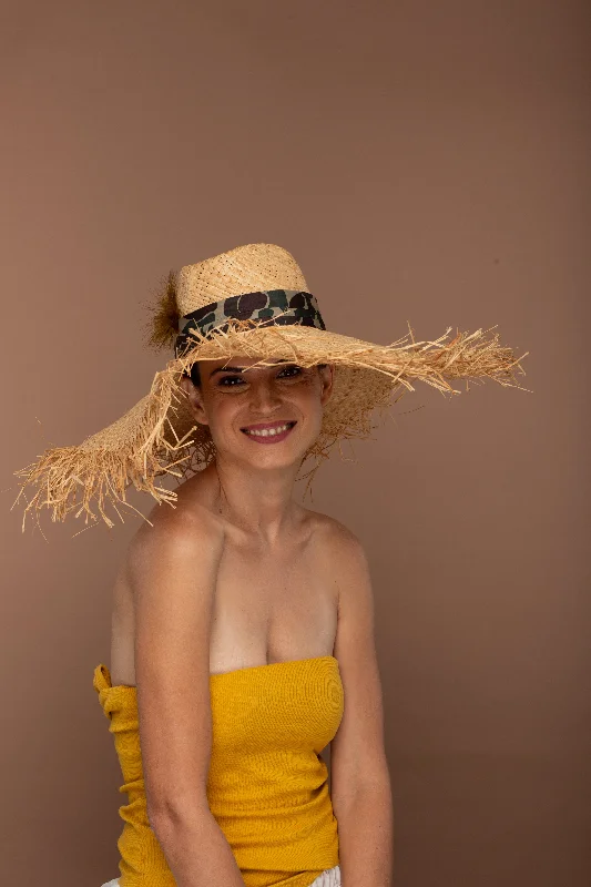 Elegant felt hat with delicate feather trim -Tetra- Women's semi bendable straw sun hat